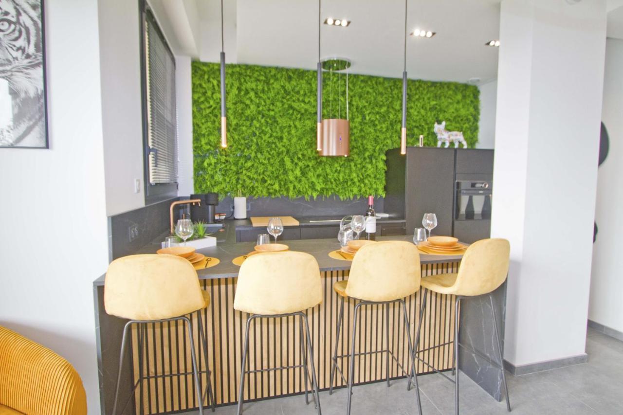 Luxury Garden Jacuzzi Promenade Apartment Nisa Exterior foto