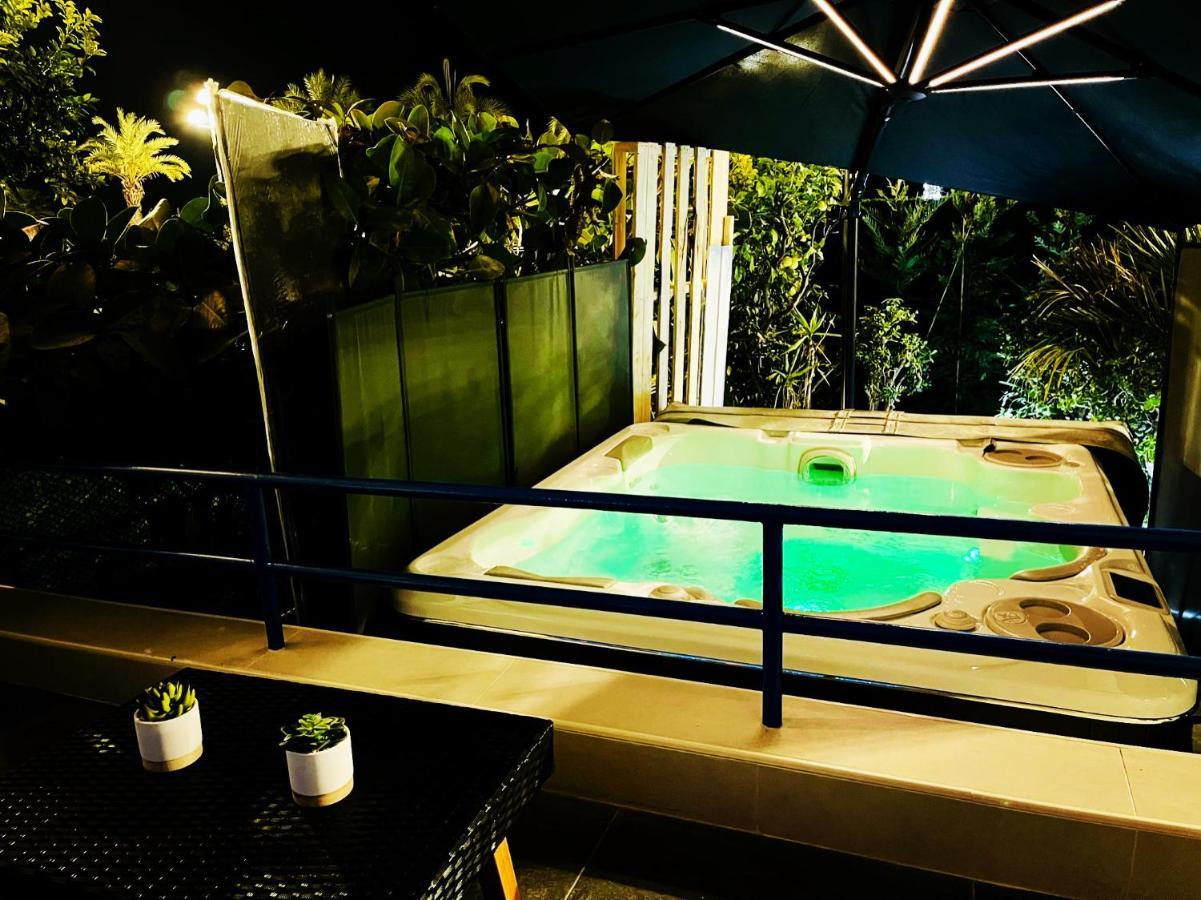 Luxury Garden Jacuzzi Promenade Apartment Nisa Exterior foto